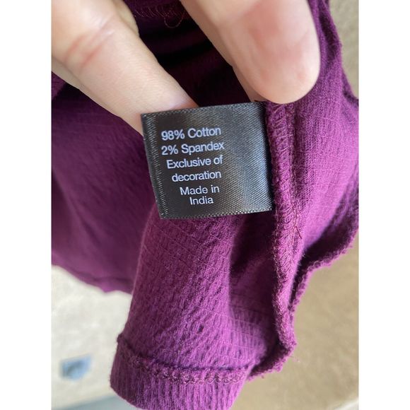 Lane Bryant embroidered flutter sleeve and sides top - size 18/20 - burgundy - Picture 6 of 7